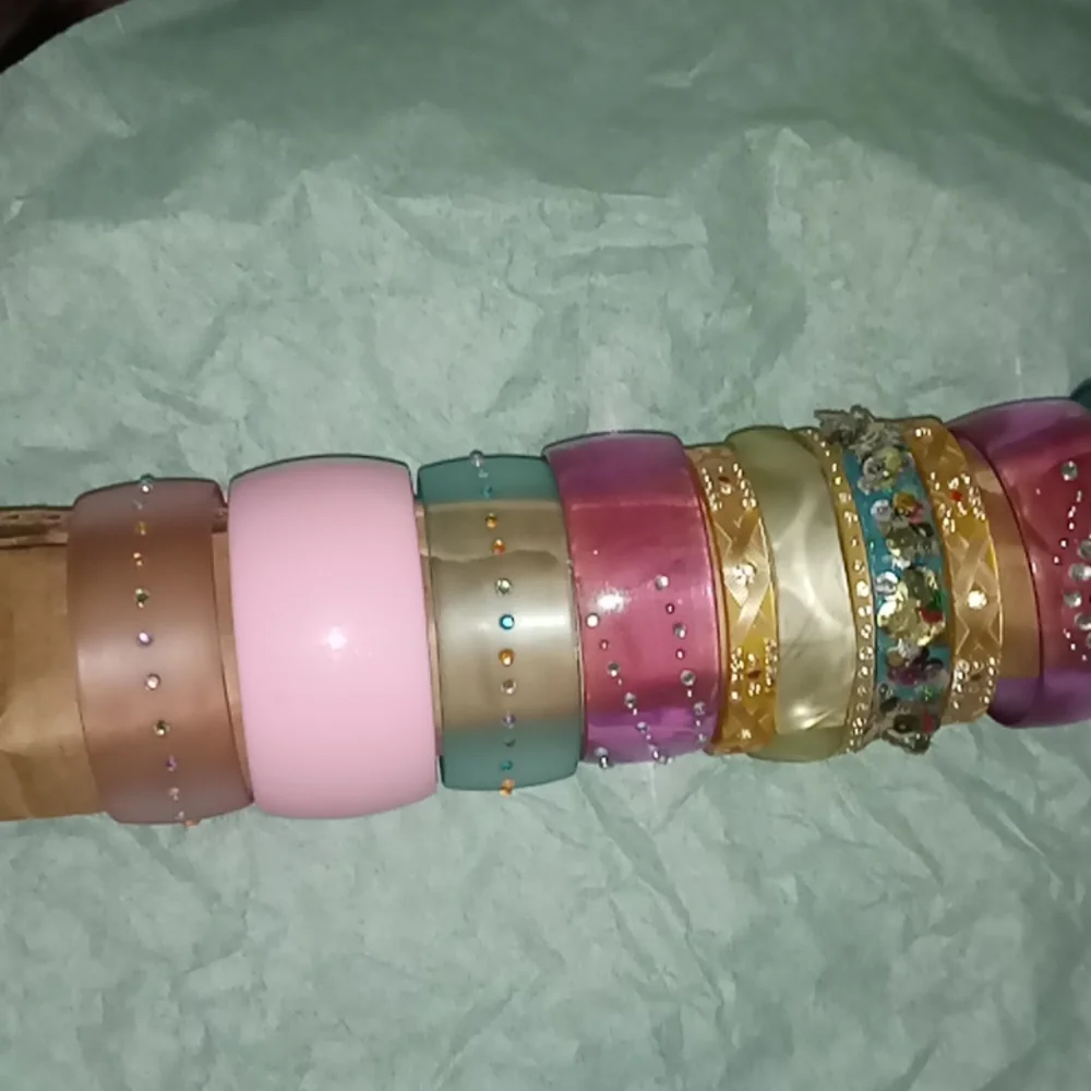 13 VINTAGE CHUNKY BEDAZZLED 80'S BANGLES - Picture 5 of 9